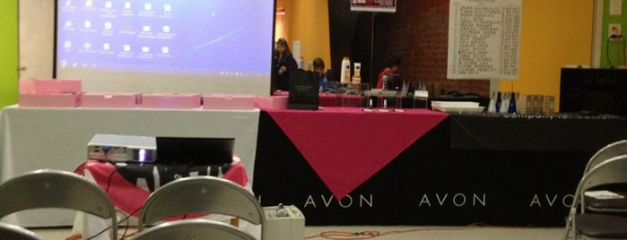 Conferencia Avon is one of Locais curtidos por Rodrigo.