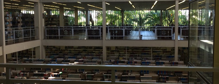 Biblioteca Unifor is one of Locais.