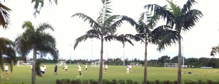 Spanish River Athletic Complex is one of Andreさんのお気に入りスポット.