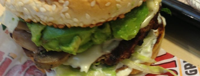 The Habit Burger Grill is one of Kelsey'in Beğendiği Mekanlar.