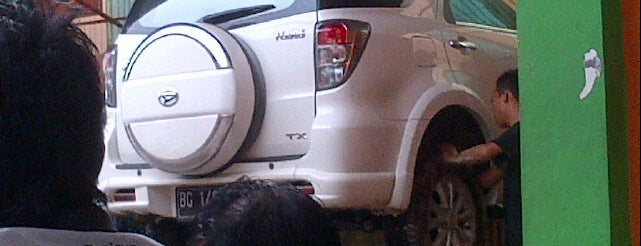 RAJA Car Wash is one of Cucian Mobil Palembang.