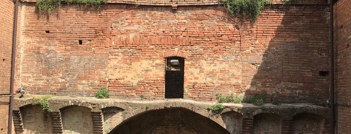 Castello Tricerchi is one of Lieux qui ont plu à Akhnaton Ihara.