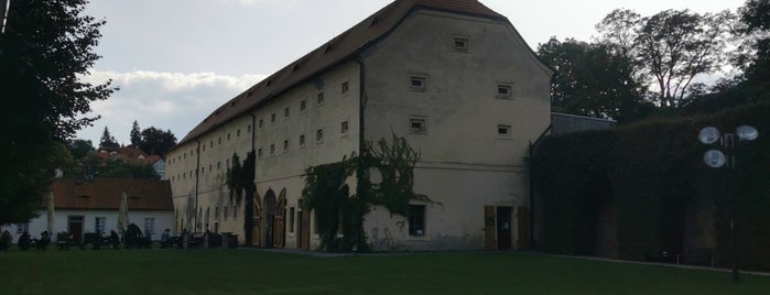 Břevnovský klášterní pivovar sv. Vojtěcha is one of Lieux qui ont plu à Nikos.