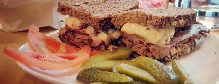 Dad’s Deli – Pastrami & More is one of Mi-Lunch in the 🎯.