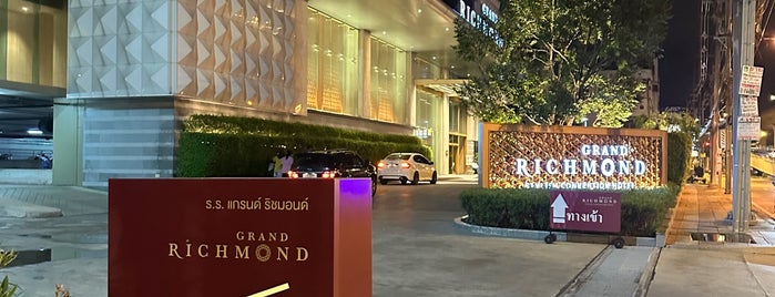 Richmond Stylish Convention Hotel is one of Lieux qui ont plu à Mustafa.