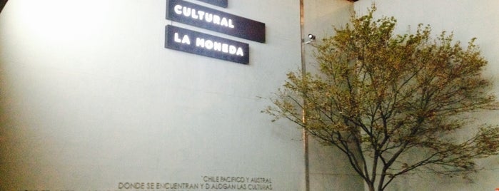 Centro Cultural Palacio La Moneda is one of Locais salvos de Cristian.