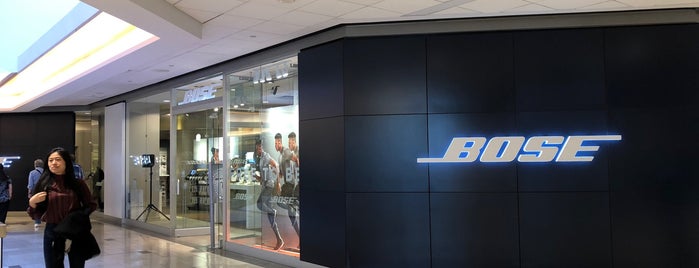 Bose Store is one of Locais curtidos por Paige.