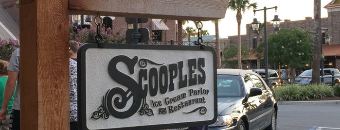 Scooples Ice Cream Parlor is one of สถานที่ที่ Lizzie ถูกใจ.