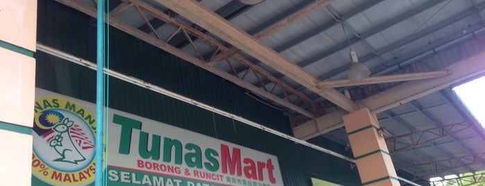 Tunas Mart is one of สถานที่ที่ ꌅꁲꉣꂑꌚꁴꁲ꒒ ถูกใจ.