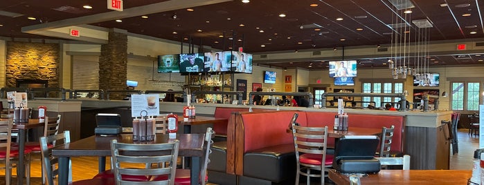 Smokey Bones Bar & Fire Grill is one of Bar and Grill.