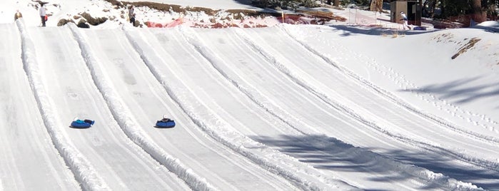 Woolly's Tube Park and Snow Play is one of สถานที่ที่บันทึกไว้ของ Alicia.