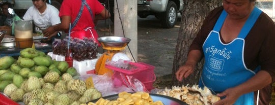 ตลาดนัดป่าหวาย is one of Lopburi.