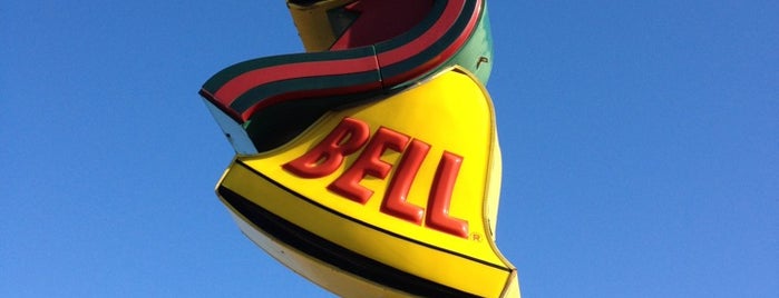 Taco Bell is one of สถานที่ที่ Lawrence ถูกใจ.