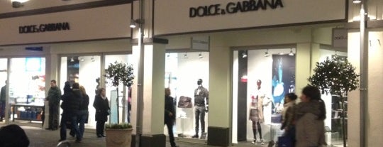 Dolce & Gabbana Outlet is one of Lieux qui ont plu à Kevin.