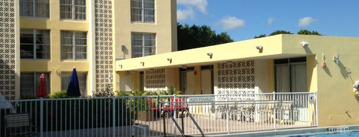 Courtyard Miami Coral Gables is one of Locais curtidos por Robin.