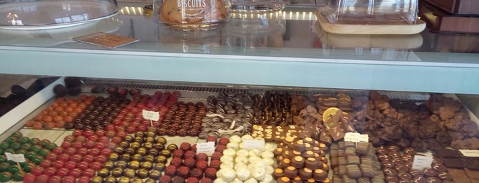 La Chocolaterie İzmir is one of Locais salvos de Mehmet Ali.