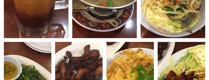 Ruen Pair Thai Restaurant is one of Posti che sono piaciuti a Meilissa.
