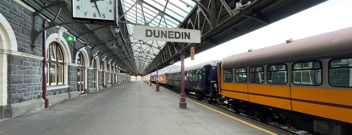 Dunedin Railway Station is one of Orte, die Brian gefallen.