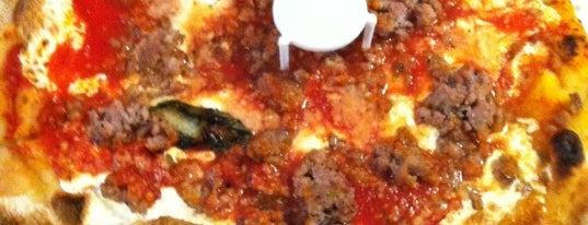 Grimaldi's Pizza is one of Posti che sono piaciuti a Carlo.