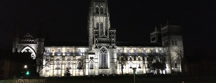 Durham Cathedral is one of Carl : понравившиеся места.