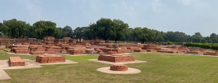 Archeological Site of Sarnath is one of สถานที่ที่ Den ถูกใจ.