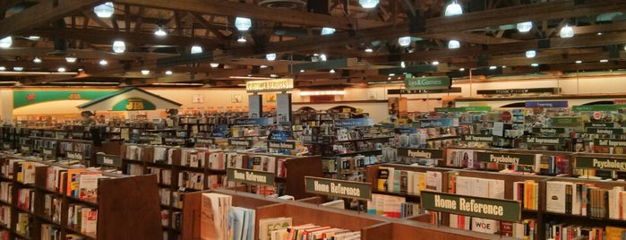 Barnes & Noble is one of Posti che sono piaciuti a Rebeca.