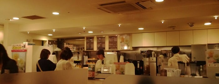 FREDS CAFE 梅田店 is one of まどかるんさんのお気に入りスポット.