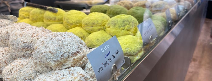 ABEBE BAKERY is one of Jayさんのお気に入りスポット.