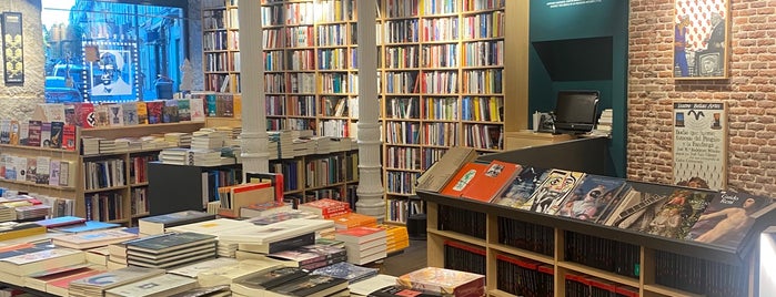 Librería Antonio Machado is one of madrid - decor.