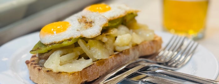 Taberna de la Daniela is one of Los mejores sitios de tapeo en Madrid.