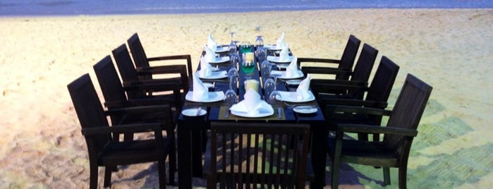 Café Del Mar Beach Bar & Lounge is one of Posti che sono piaciuti a Kamila.