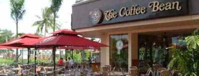 The Coffee Bean & Tea Leaf is one of Lugares guardados de Ahmed.