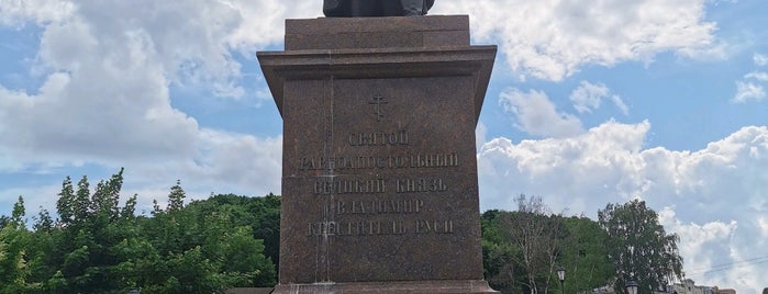 Памятник Князю Владимиру is one of Памятники Смоленска.