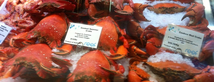 Reef Seafood + Sushi is one of Lieux sauvegardés par Yasmin.