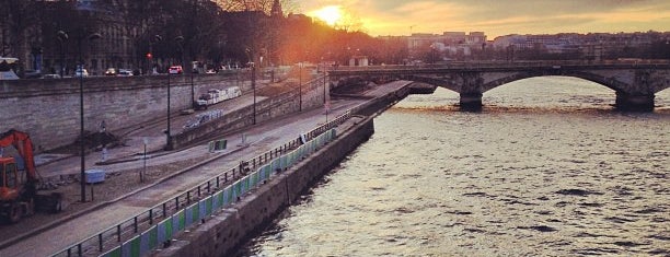 Ponte Alessandro III is one of My Paris (2013).