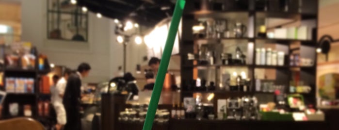 Starbucks is one of 電源さがし.