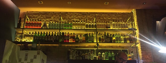 Carlton Bar is one of Pinheiros.