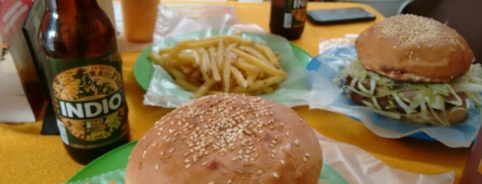 La Burger de Villa is one of Posti che sono piaciuti a Miguel.