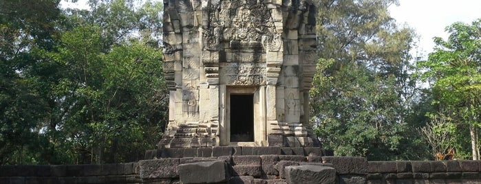 Prasat Ban Phluang is one of Ancient Castles And Remains In Surin Province.
