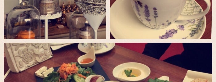 White Garden Cafe is one of Posti che sono piaciuti a Jarallah.
