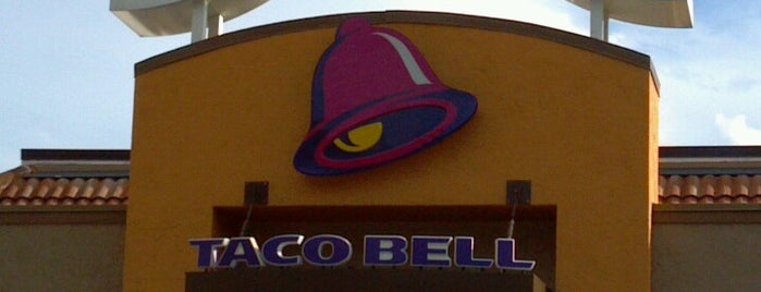 Taco Bell is one of Tempat yang Disukai Ebonee.
