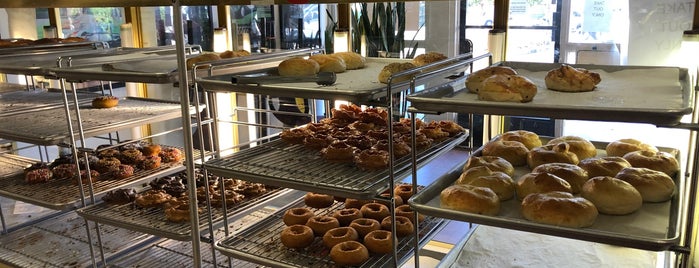 Prunedale Donut and Bakery is one of Lugares favoritos de Dianna.