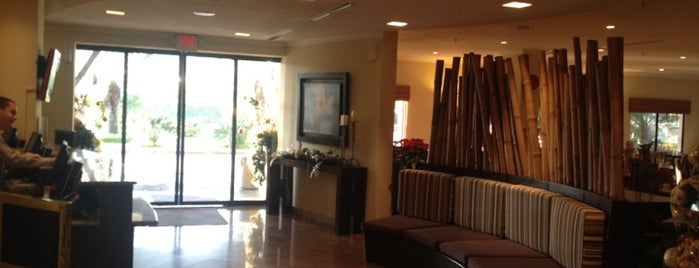 Courtyard by Marriott San Salvador is one of Tempat yang Disukai Alejandra.