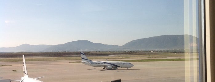 Athens International Airport Eleftherios Venizelos (ATH) is one of Tempat yang Disukai Bego.