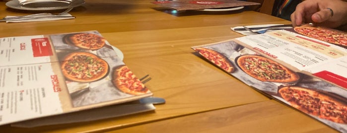 Pizza Hut is one of Restaurantes Saludables.