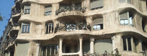 La Pedrera (Casa Milà) is one of Barcelona / Barcelone.