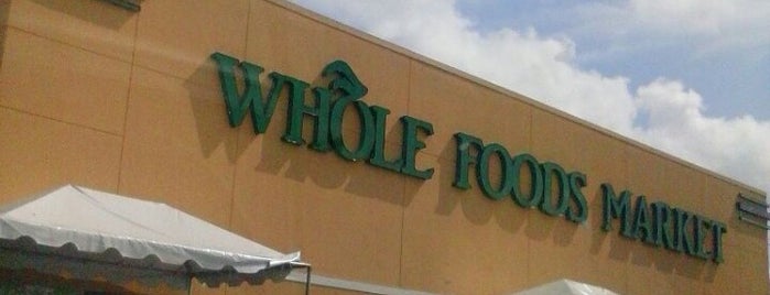 Whole Foods Market is one of Lugares favoritos de Mandy.