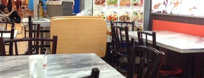 Old Days Kopitiam @ Downtown East is one of สถานที่ที่ P ถูกใจ.