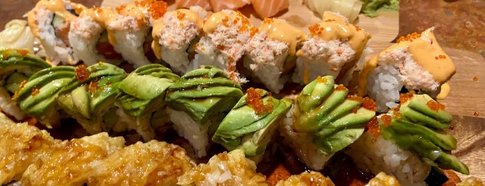 Kiriba Sushi is one of Lugares favoritos de Mitchell.
