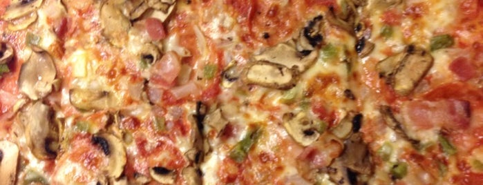Abruzzo Pizza is one of Tempat yang Disukai Alex.